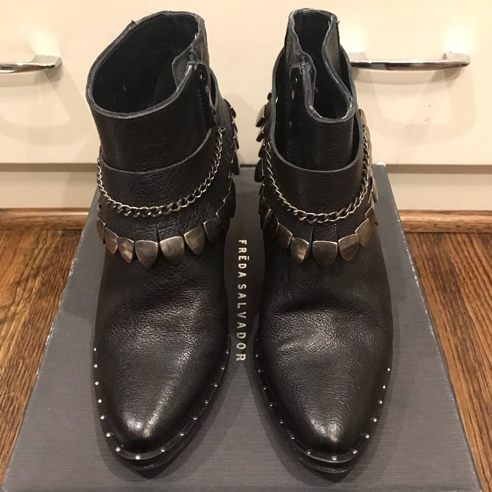 Freda Salvador Bootie 36